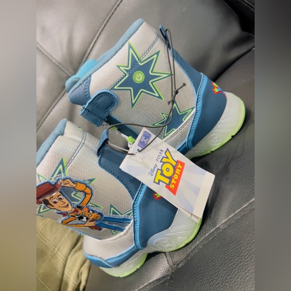 Disney Toddler  Toy Story kids winter boots
Light Up Snow Boots, Size 11 NEW - Picture 5 of 12